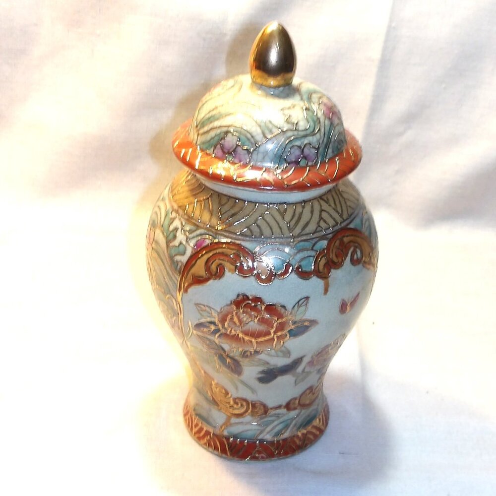 Vintage *** SATSUMA with Lid / Vase ***